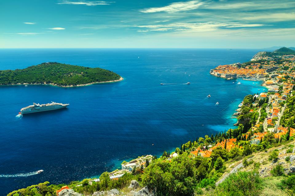 Il litorale della Croazia e una delle tante isole disseminate lungo la sua costa