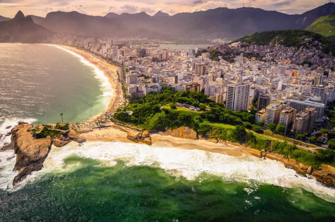 Spiaggia di Arpoador a Rio de Janeiro in Brasile. 