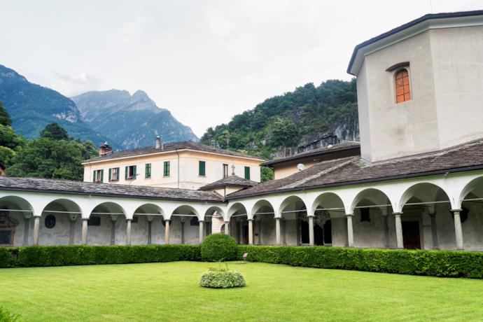 Il chiostro del convento di San Lorenzo a Chiavenna