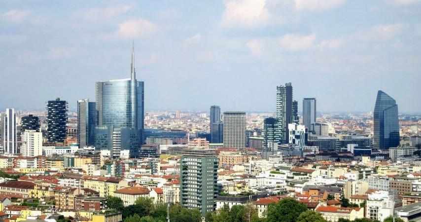 Milano skyline panorama vista diurna