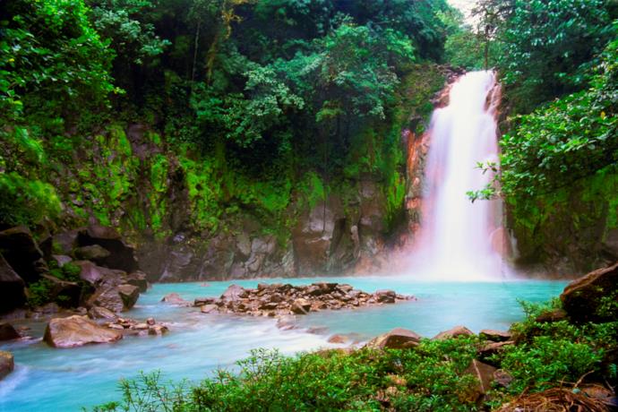 Una cascata in Costa Rica