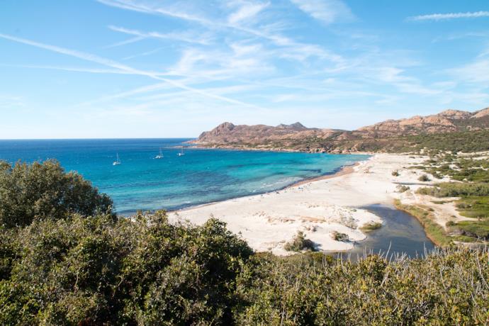 La Spiaggia de l’Ostriconi circondata dal verde della macchia mediterranea