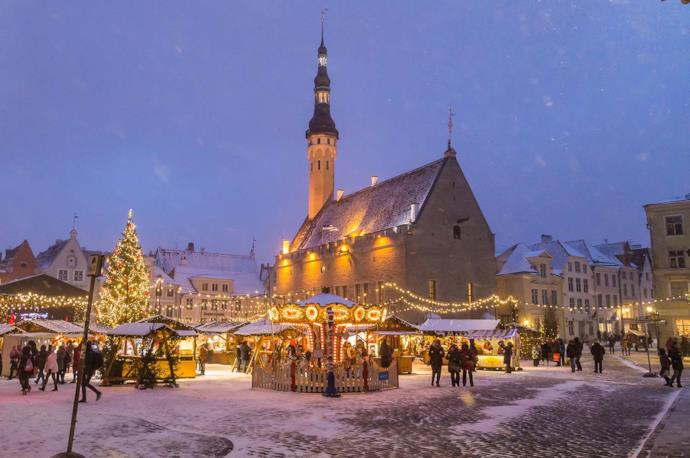 Mercatini natalizi a Tallinn in Estonia.