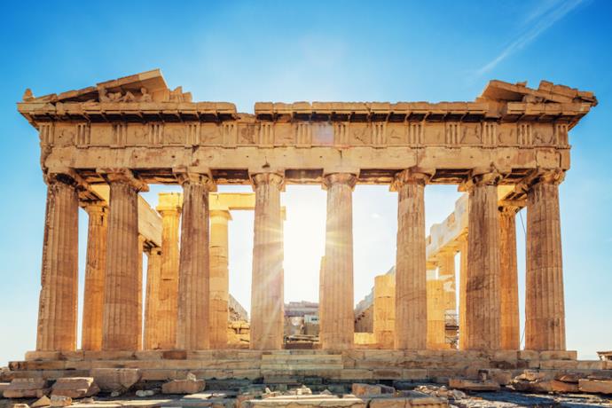 Il Partenone di Atene illuminato dal sole.