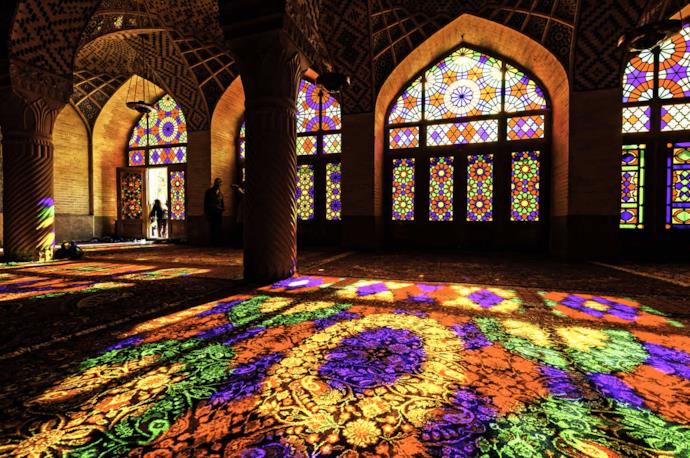Dettaglio di vetri colorati nella moschea Nasir ol Molk
