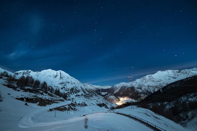 Panorama notturno dello ski resort La Thuile