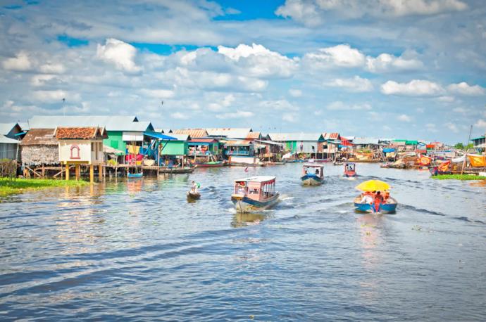 Case galleggianti a Tonle Sap a Cambogia