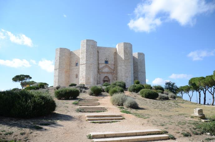 La magnifica architettura di Castel del Monte, in Puglia