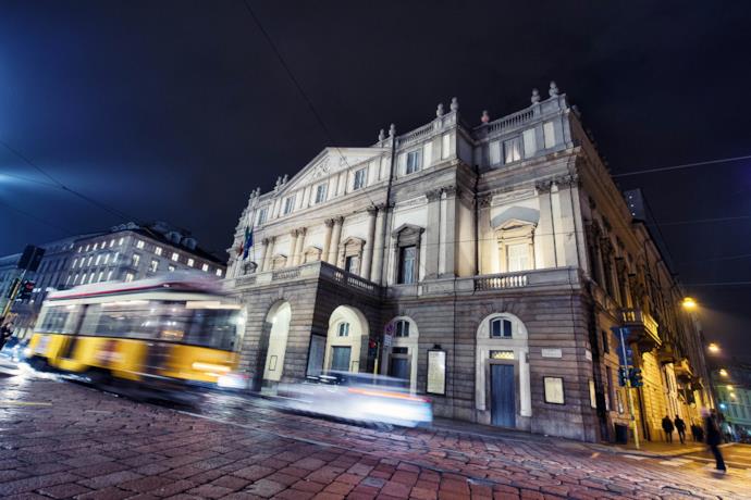 Esterno del teatro La Scala di Milano.