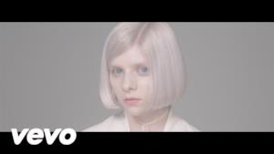 AURORA - Half the World Away (Video ufficiale e testo)