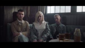 Clean Bandit - Rockabye (feat. Sean Paul & Anne-Marie) (Video ufficiale e testo)