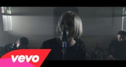 AURORA - Running with the Wolves (Video ufficiale e testo)