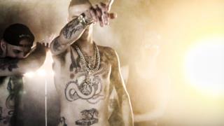 Achille Lauro - A casa de Sandro #DrinDrinDrin (Video ufficiale e testo)