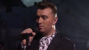 Sam Smith emoziona ai Brit Awards 2015 con Lay Me Down (video)