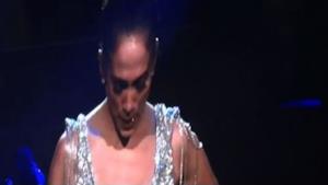 ► Jennifer Lopez piange durante un concerto (2011)