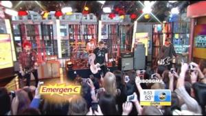 5 Seconds Of Summer - She Looks So Perfect live @Good Morning America (video)