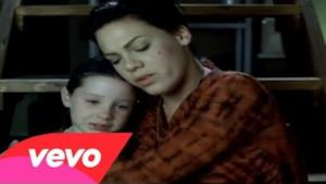 P!nk - Family Portrait (Video ufficiale e testo)