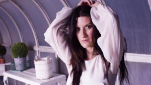 Laura Pausini - Sono solo nuvole (Video ufficiale e testo)