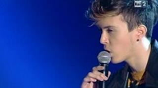 The Voice: Mattia Lever canta Angels (video)