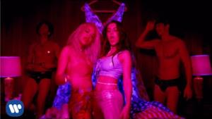 Charli XCX e Rita Ora come Thelma e Louise nel video di Doing It
