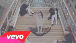 MØ - Walk This Way (Video ufficiale e testo)