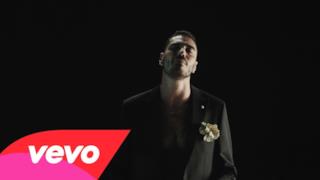 Marracash - Senza un posto nel mondo (feat. Tiziano Ferro) (Video ufficiale e testo)