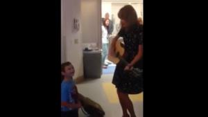 Taylor Swift visita Jordan al Boston Children's Hospital