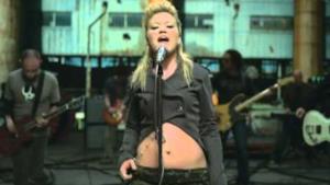 Kelly Clarkson - Walk Away (Video ufficiale e testo)