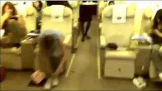 Lady Gaga vestita da hot dog balla Edith Piaf [VIDEO]