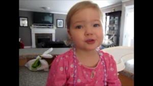 Bambina di 2 anni canta Adele - Someone Like You [VIDEO]