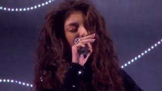 Lorde, Disclosure & AlunaGeorge - Royals+White Noise (BRIT Awards 2014)