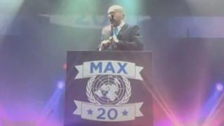 Max Pezzali - Il Presidente Di Tutto Il Mondo (video ufficiale e testo)