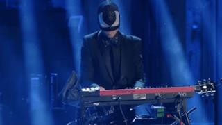 Rapahel Gualazzi & The Bloody Beetroots - Liberi o no (finale Sanremo 2014)