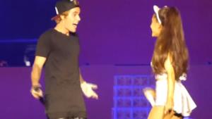 Ariana Grande duetta ancora con Justin Bieber a Los Angeles (video)