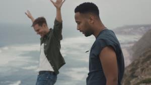 Armin van Buuren - Strong Ones (feat. Cimo Frankel) (Video ufficiale e testo)