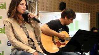 ► Laura Pausini Bienvenido (live acustico)