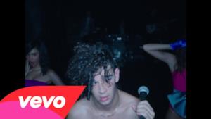 The 1975 - Love Me (Video ufficiale e testo)