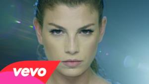 Emma Marrone sexy acrobata nel video di Occhi Profondi #ciaone