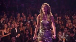 Taylor Swift artista dell'anno agli AMA Awards 2013