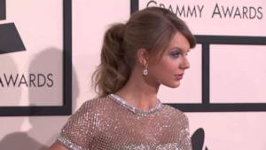 Taylor Swift sul red carpet dei Grammy 2014