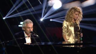 Andrea Bocelli duetta con Tori Kelly in Give me a reason agli MTV EMA 2015 (VIDEO)