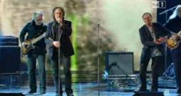 Roberto Vecchioni e la PFM - Chiamami ancora amore (serata duetti di Sanremo 2011)