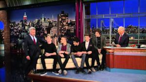 One Direction al David Letterman: Dustin Hoffman bacia Niall Horan [VIDEO]