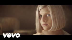 AURORA - Conqueror (Video ufficiale e testo)