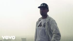 Afrojack - Wave Your Flag (feat. Luis Fonsi) (Video ufficiale e testo)