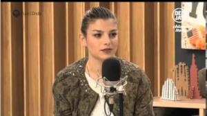 Emma imita Belen a Radio Deejay [VIDEO]