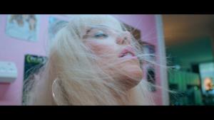 Cesqeaux - Who Am I (Video ufficiale e testo)