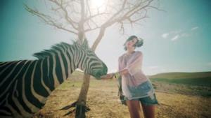 Lily Allen - Air Balloon (video ufficiale, testo e traduzione)