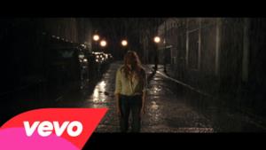 Florence Welch combatte contro se stessa nel video di Ship To Wreck