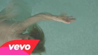 Com'era Chiara alle Medie? Guardala nel nuovo video Siamo adesso!